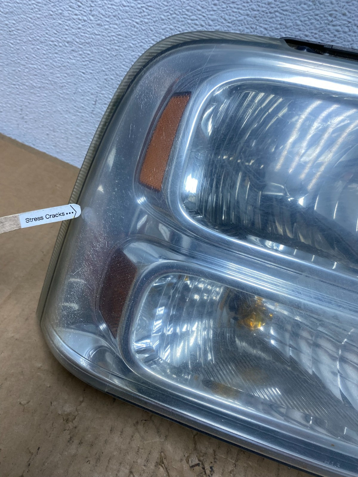 2005-2007 Ford F-250 F250 Super Duty Right Passenger RH Side Headlight AD1098 DW4