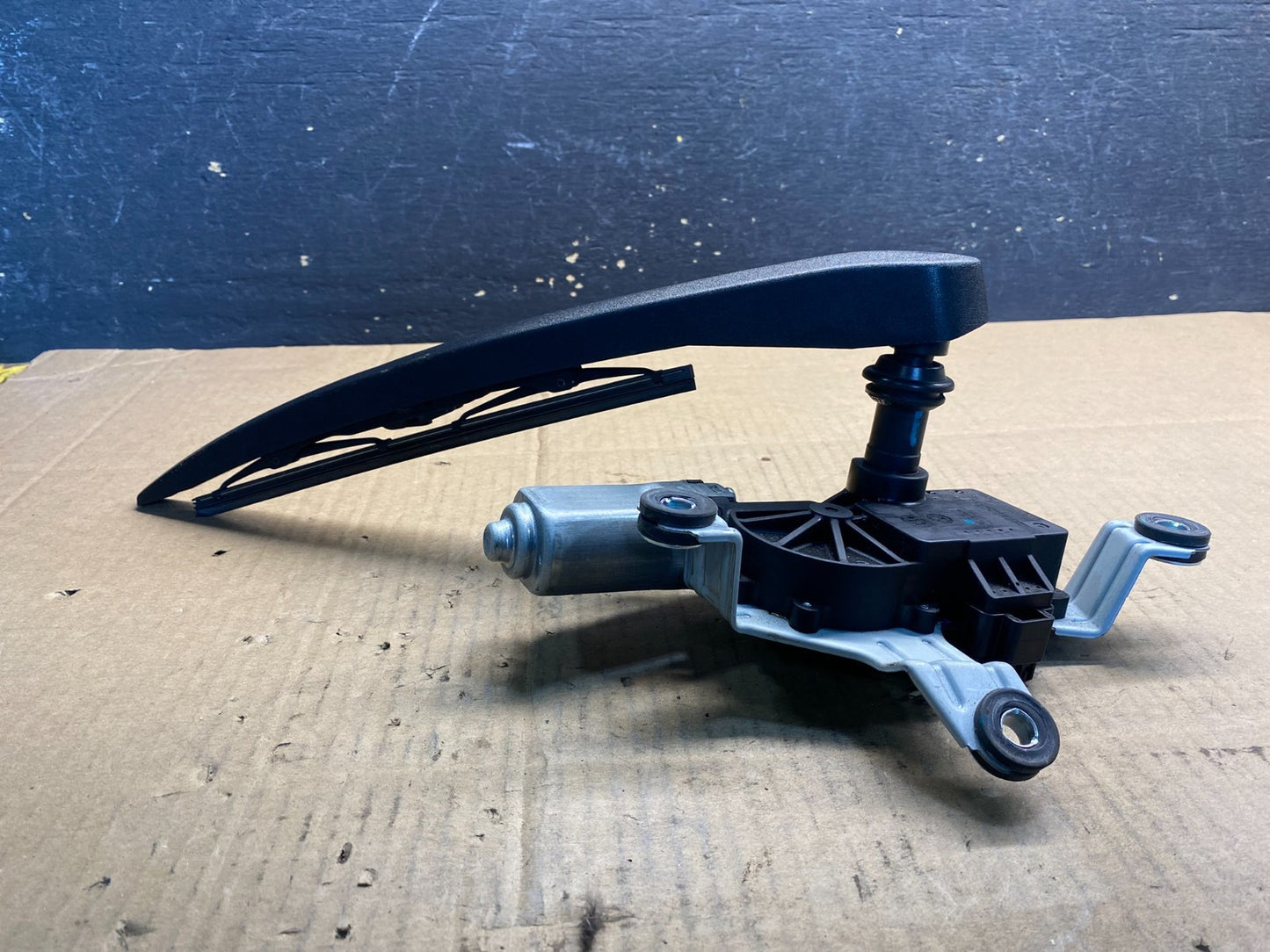 2010 to 2016 Cadillac SRX Rear Windshield Washer Wiper Motor AA7708 DG1