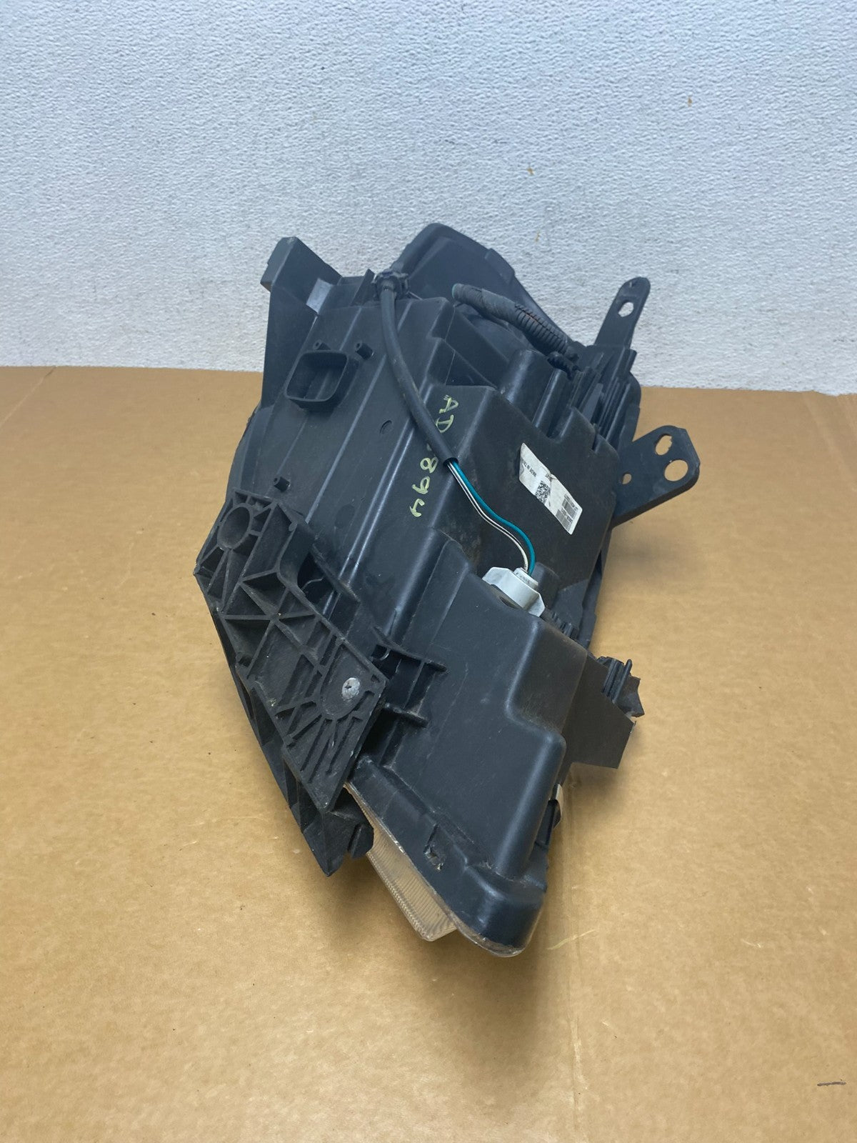 2008 to 2012 Nissan Versa Headlight Halogen Left Driver Lh Side AD8894 DW7