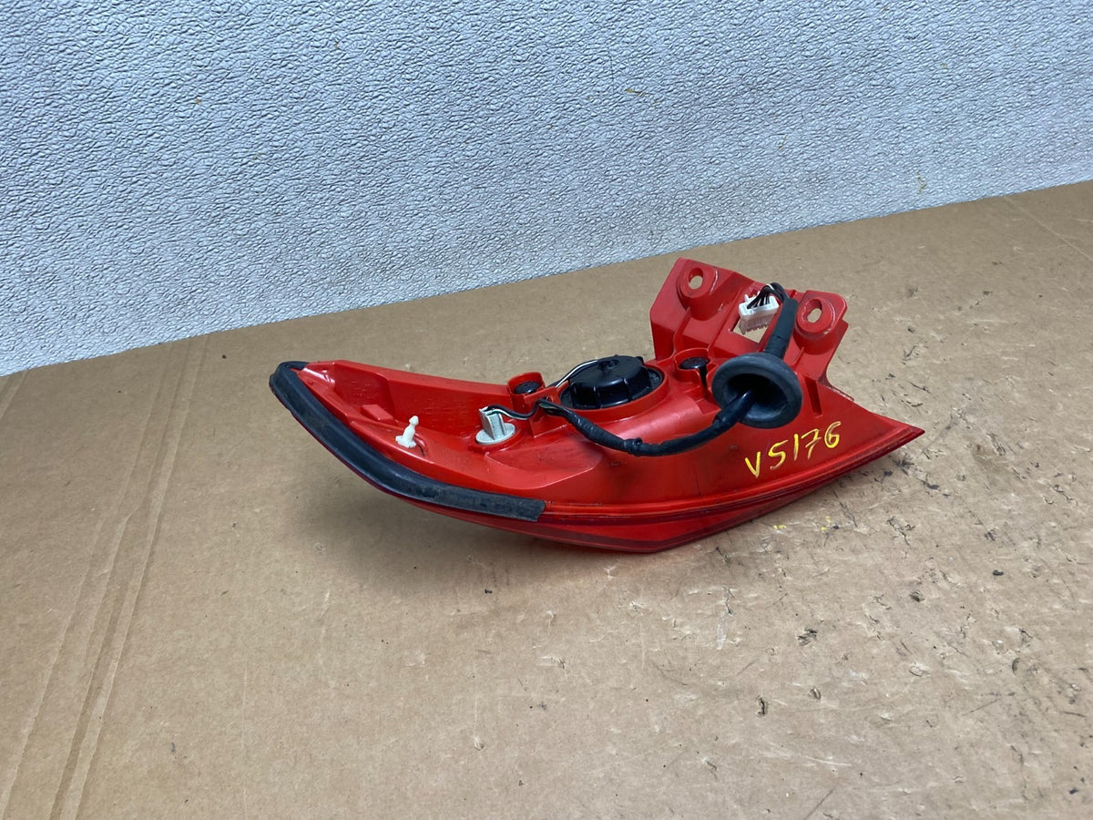 2003 to 2008 Infiniti FX35 FX45 Right Passenger RH Side Tail Light V5176 DW6
