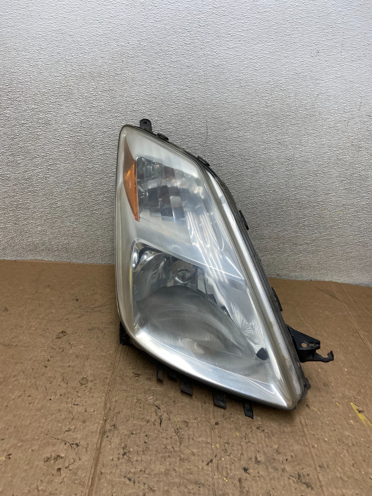 2004-2005 Toyota Prius Right Passenger RH Halogen Headlight AD1106 DW0