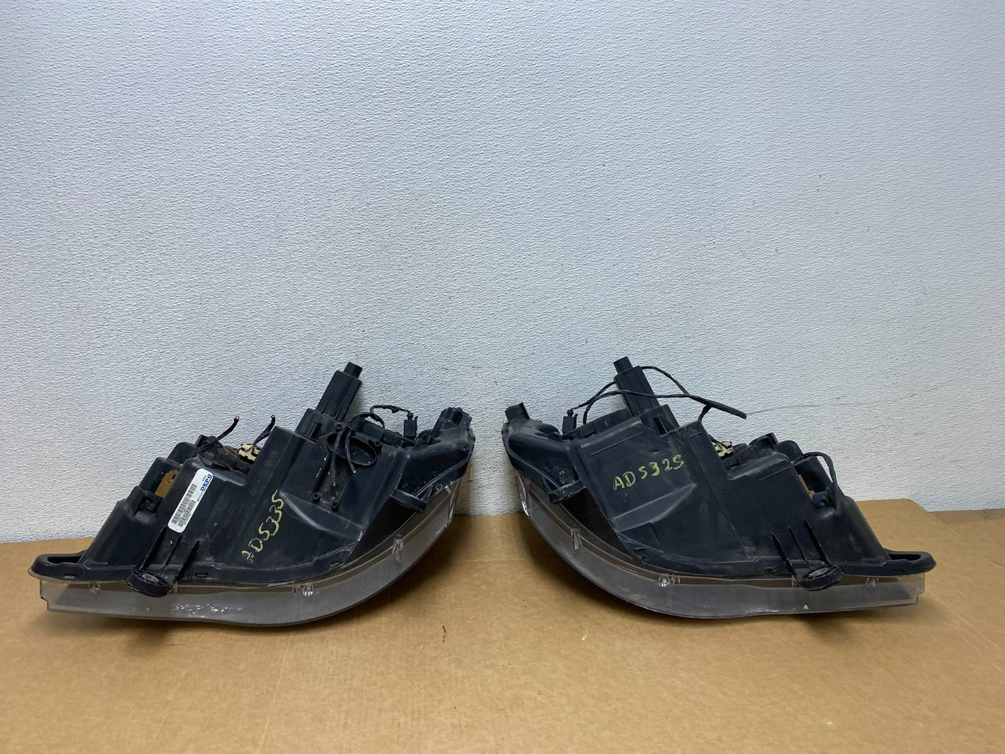 2008 to 2016 Chrysler Town and Country Left+Right Side Headlights AD5335 DW8