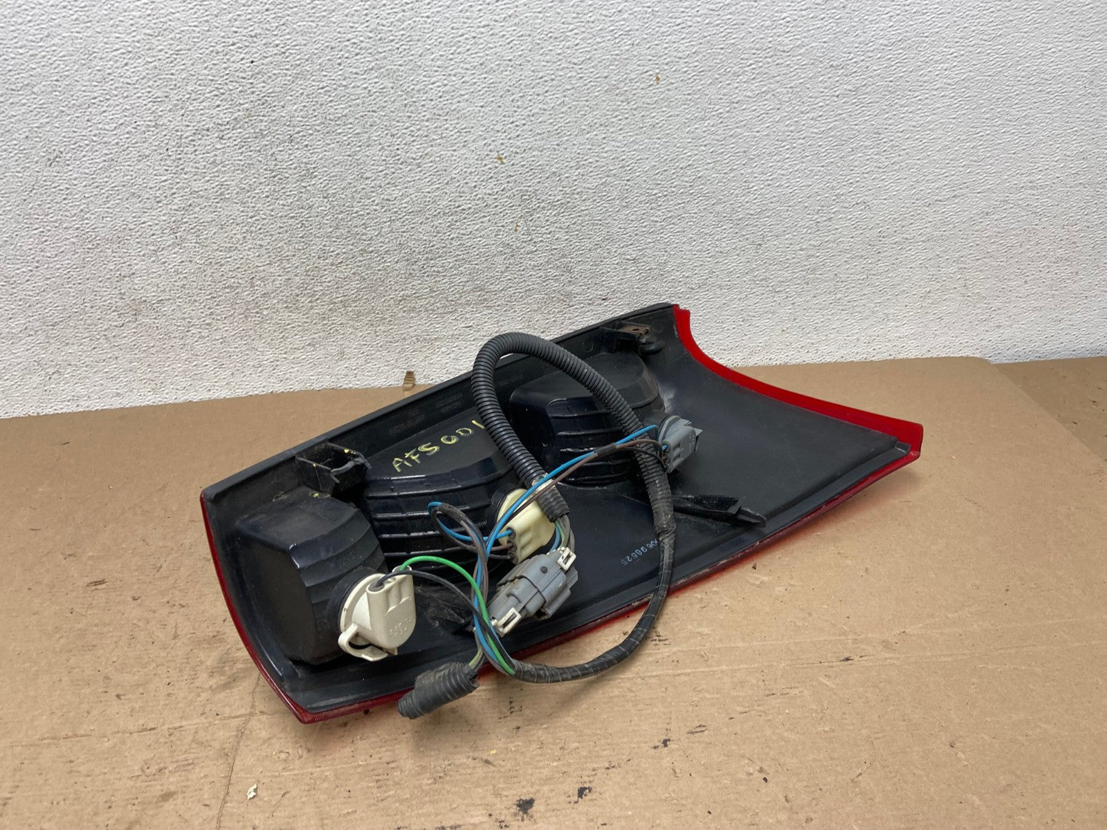 2002 to 2006 Chevrolet Avalanche Left Driver LH Tail Light AF5001 LK5