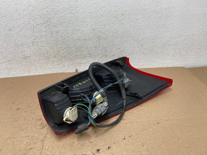2002 to 2006 Chevrolet Avalanche Left Driver LH Tail Light AF5001 LK5