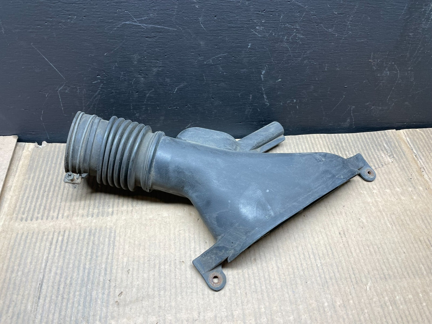 2007 to 2009 Lexus RX350 Air Cleaner Filter Inlet Tube  OEM D8628 DG10