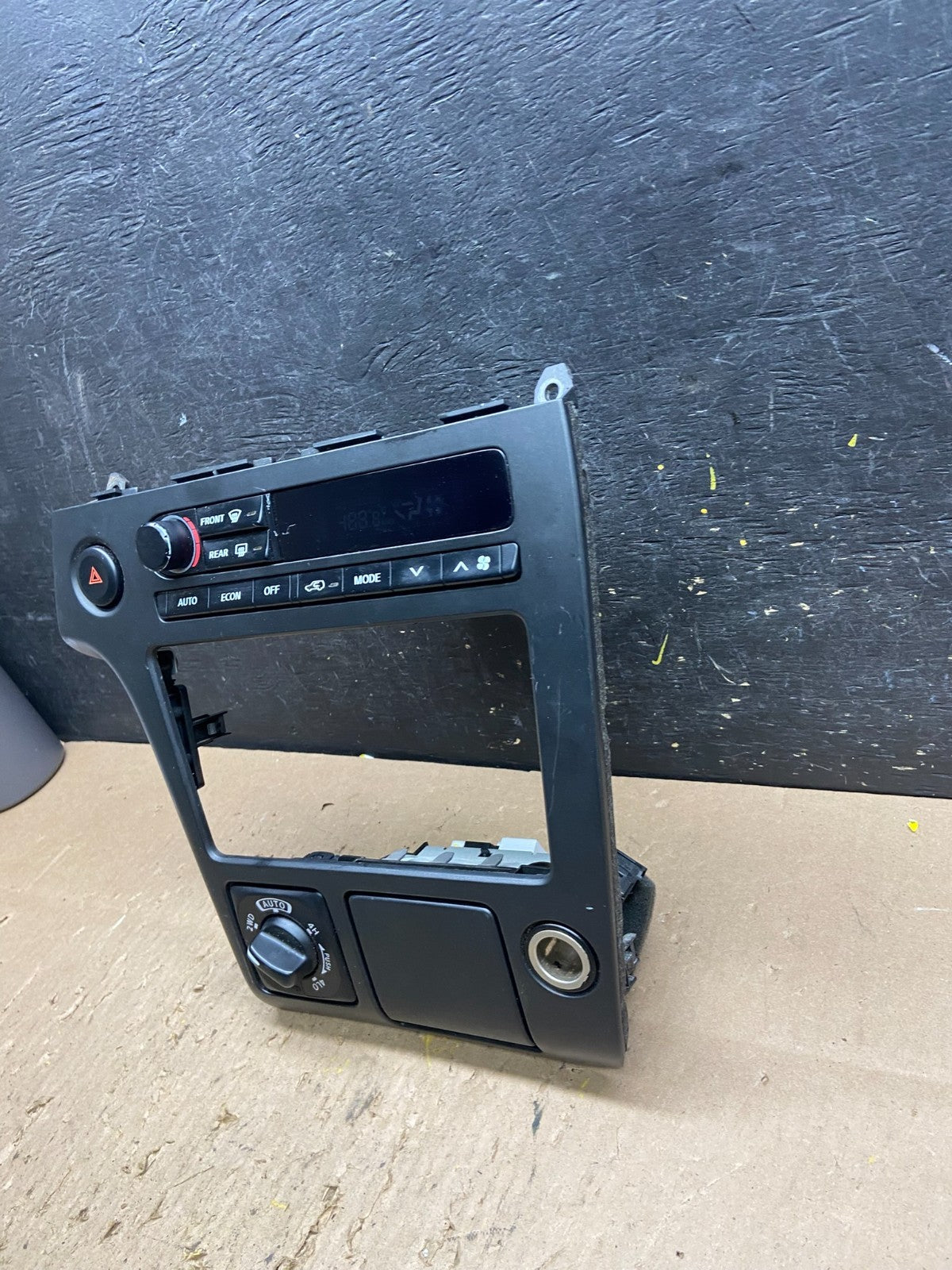 2003-2004 Nissan Pathfinder Radio A/C Heat Temperature Climate Control t6448 DG4