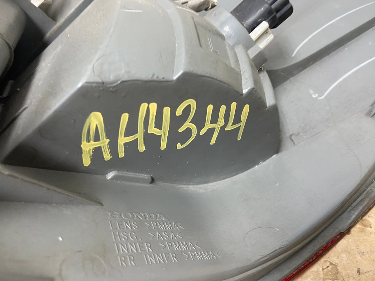 2005 2006 2007 Honda Odyssey Left Driver LH Side Tail Light AH4344 LK5