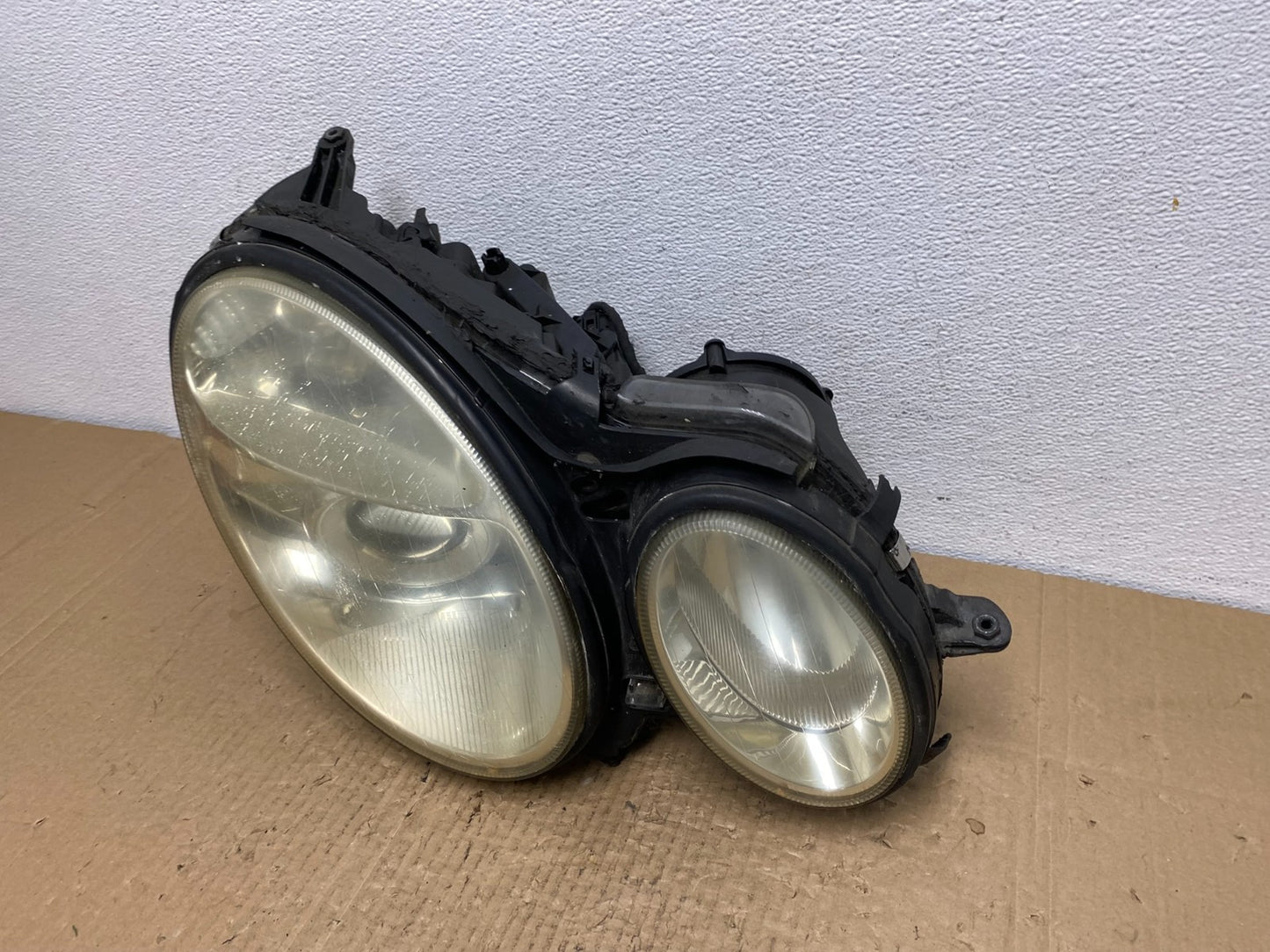 2003-2006 Mercedes E E320 E350 Class Right Passenger Halogen Headlight AC3943 DW1