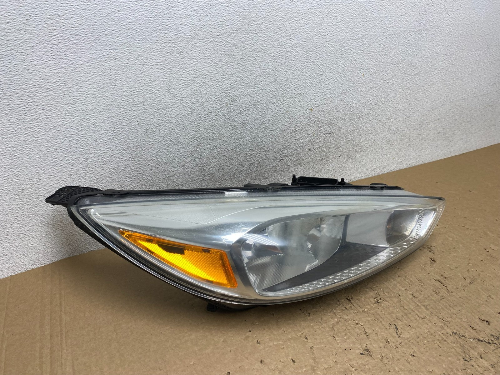2015-2017 Ford Focus Right Passenger Rh Side Halogen Headlight AF8343 DW2
