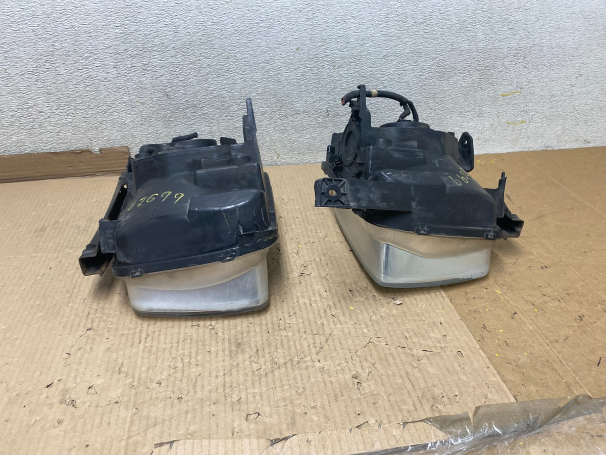 2003 to 2006 Honda Element Left+Right Side Headlights U2699 DW12