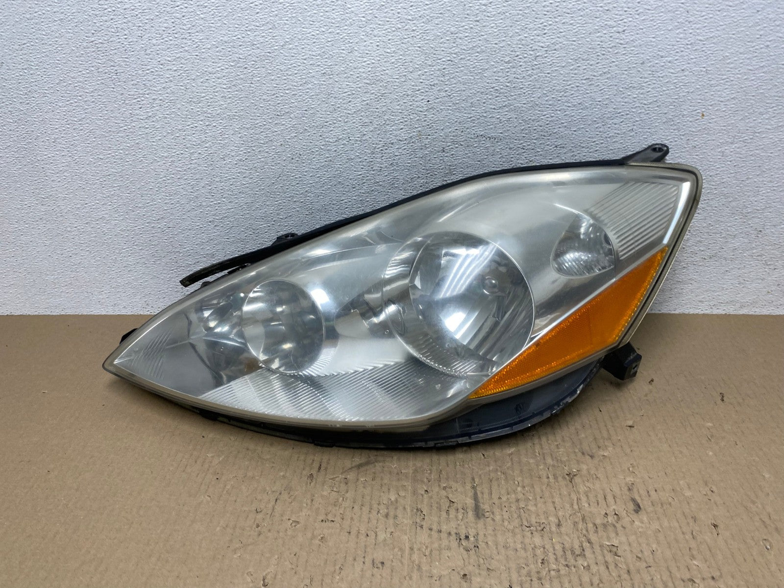 2006 to 2010 Toyota Sienna Left Driver Lh Side Headlight Halogen AE7086 LK0