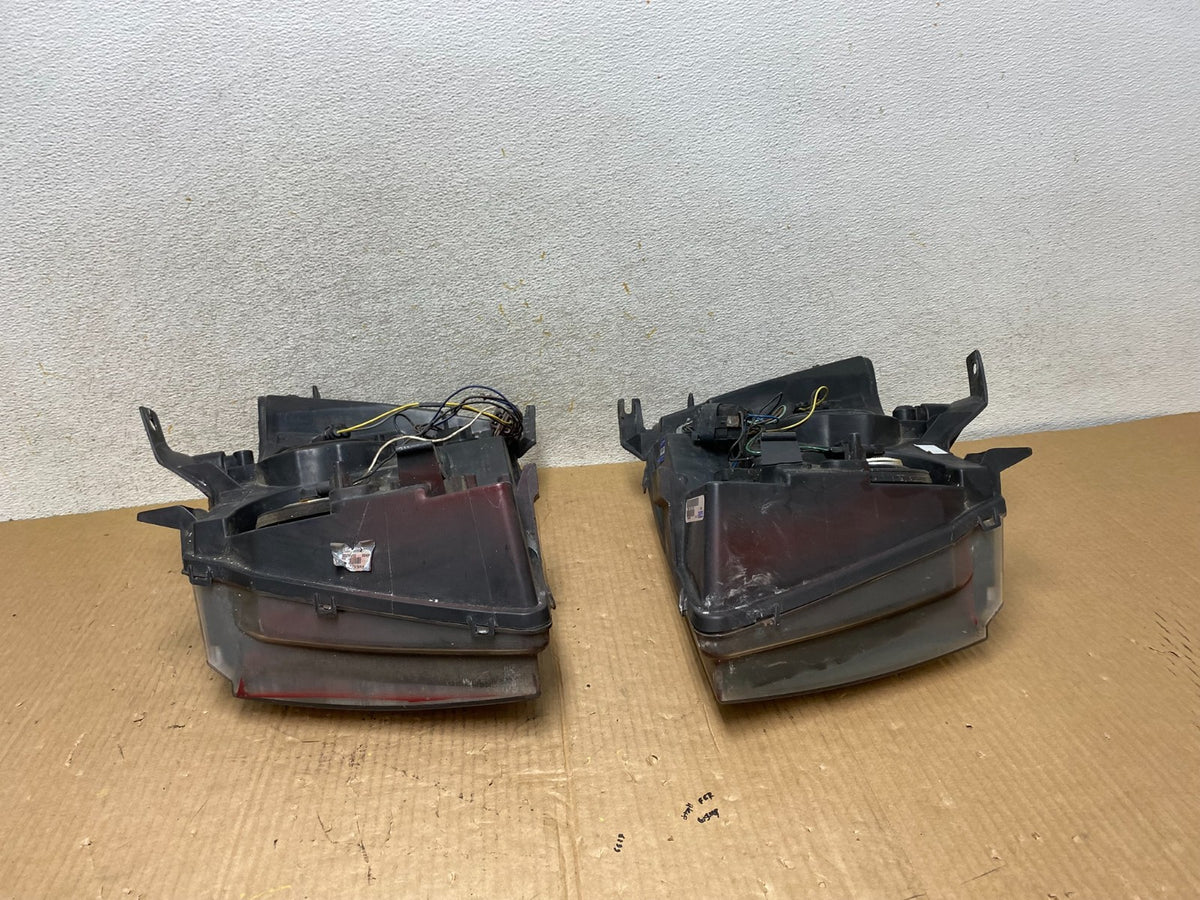 2007 to 2013 Chevrolet Suburban Tahoe Left+Right Set Headlights DEPO AI6632 DW11