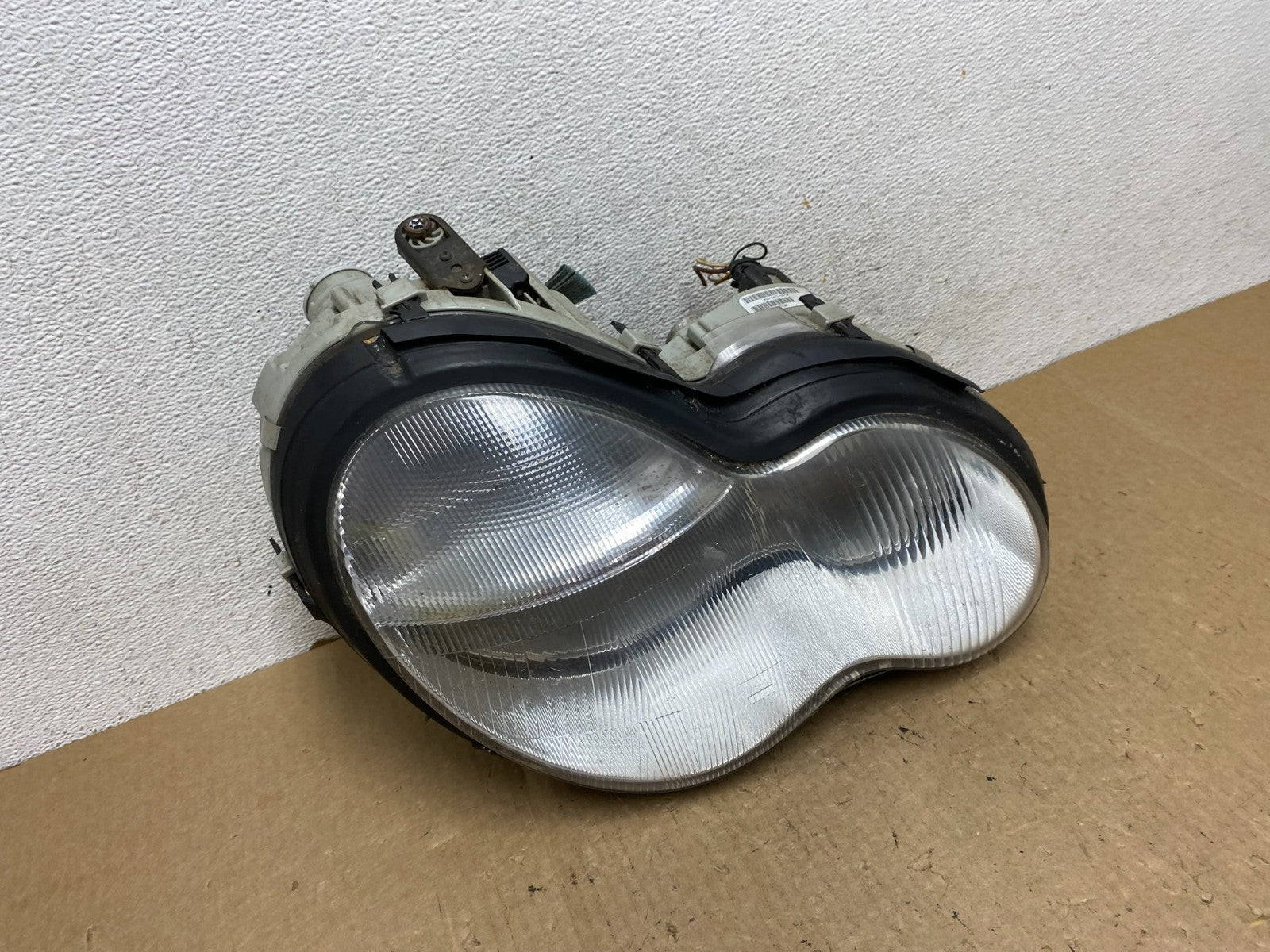 2001 - 2004 Mercedes-Benz C Class Halogen Right Passenger Headlight AF9819 DW2