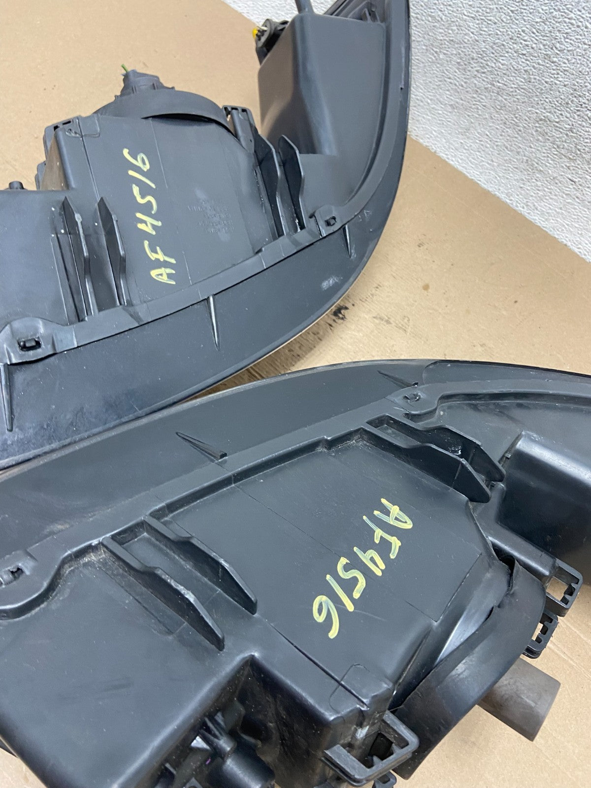 1999 to 2004 Ford Mustang Left+Right Set Side Headlights AF4516 DW9