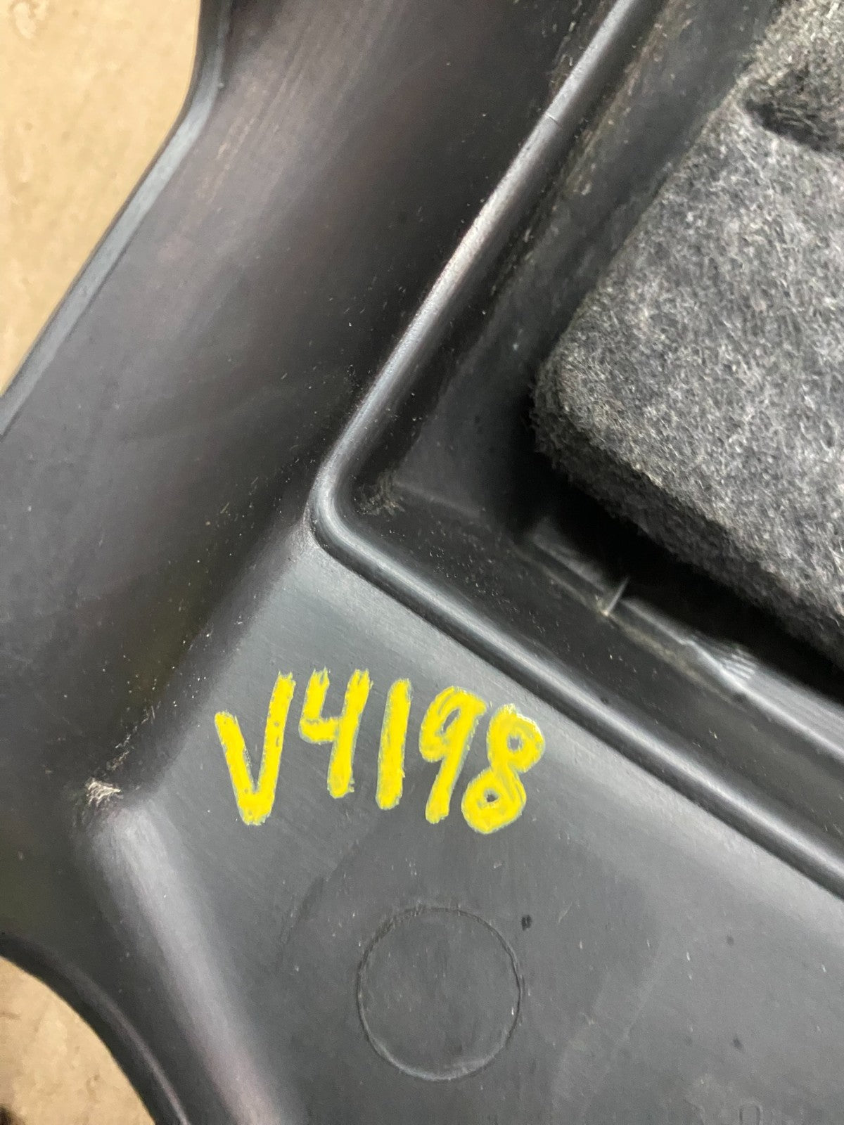 2010 to 2012 Chevrolet Equinox V6 VVT Plastic Engine Cover Shield V4198 DG9