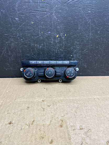 2012 - 2015 Volkswagen Passat Center Climate Control Panel AC Heater AC4590 DG0