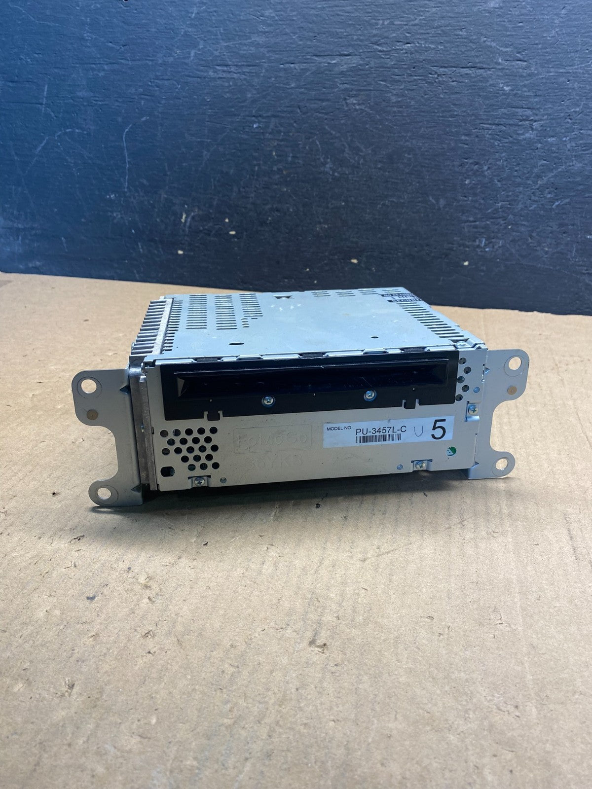 2011 to 2013 Ford Explorer Audio Equipment Radio Receiver AM FM CD AE7457 DW0