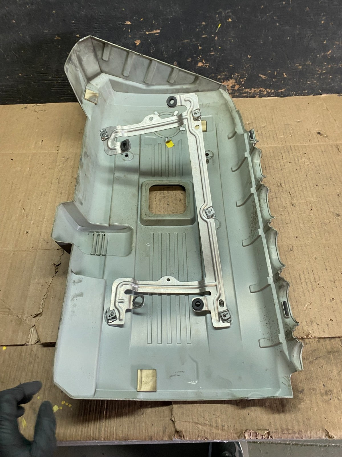 2006 to 2008 BMW 325i 530i Plastic Engine Cover Shield U6335 DG4