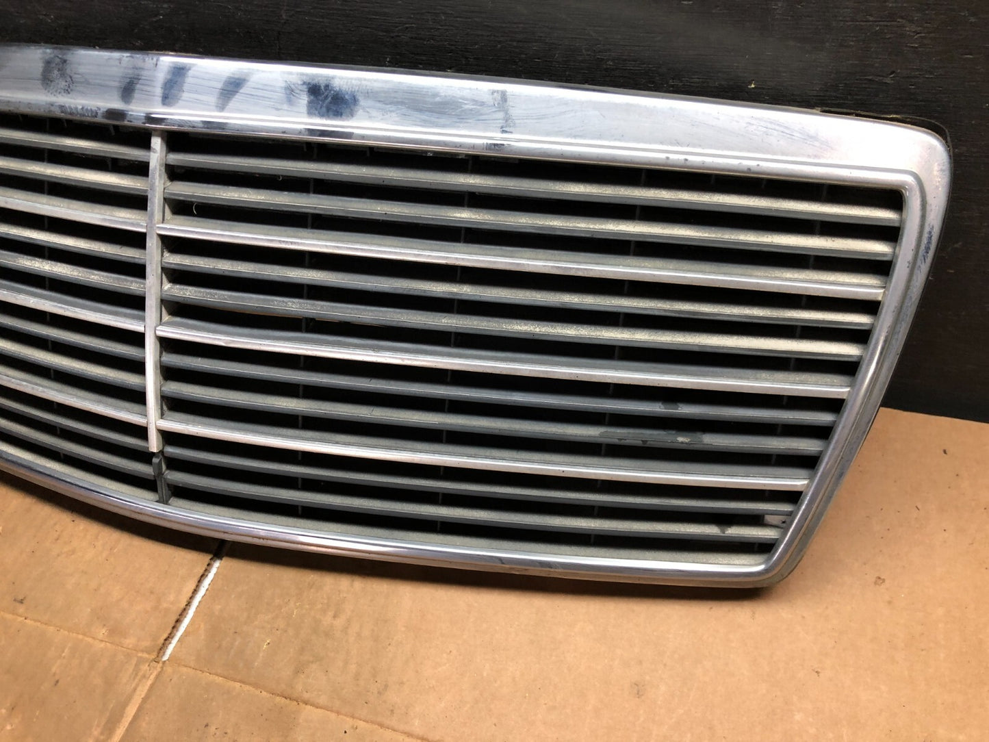 1994 to 1998 Mercedes-Benz W140 S600 S500 S320 Front Upper Grille A0453 DG12