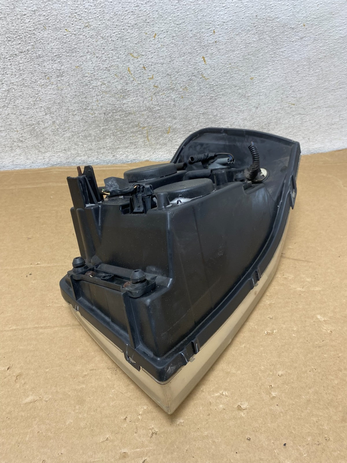 2002 to 2009 Gmc Envoy Right Passenger RH Side Headlight Halogen AH8259 DW6