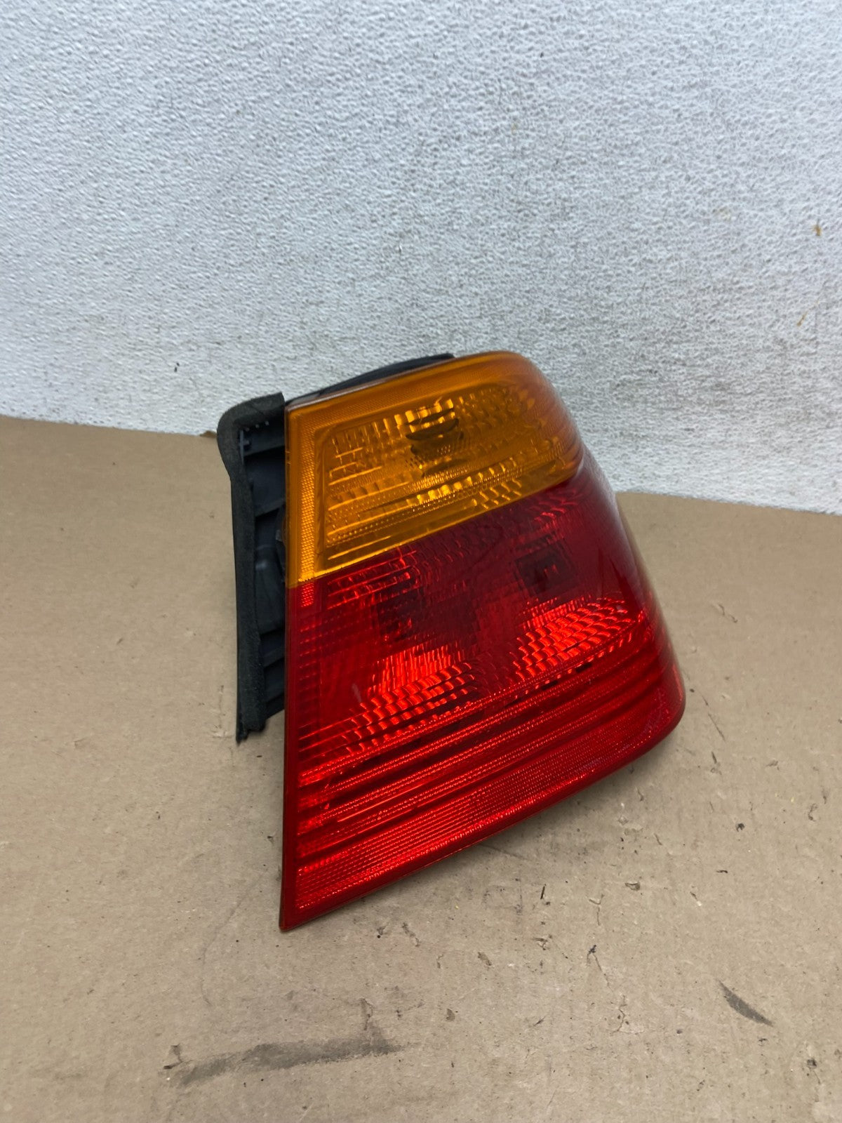 1999-2001 BMW 325i 330i E46 Right Passenger RH Side Tail Light AG40672