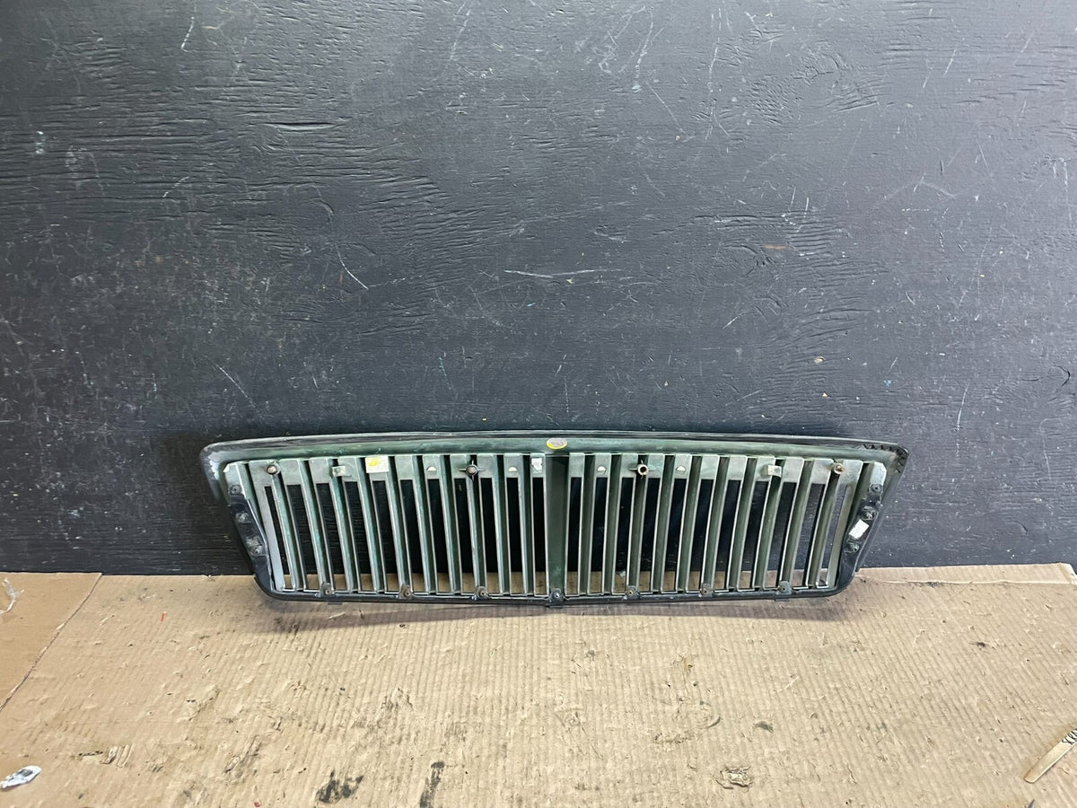 2002 to 2005 Hyundai XG350 Front Upper Grill Grille W/Emblem M2914 DG3