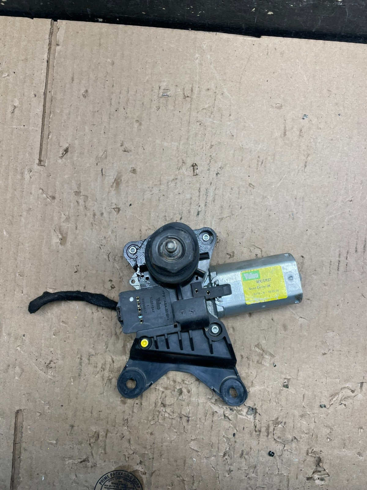 2010 to 2016 Cadillac SRX Rear Windshield Washer Wiper Motor V8835 DG0