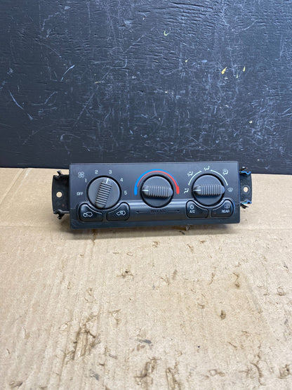 1999 to 2002 Chevrolet Silverado HVAC Heater Climate Control Module AC4604 DG0