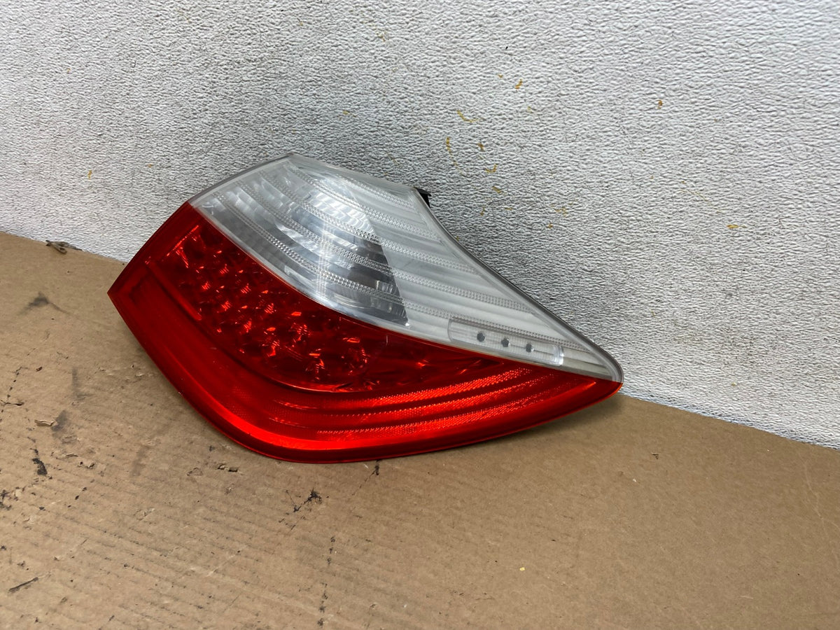 2009-2011 Hyundai Genesis Sedan Right Passenger RH Tail Light AH4322 LK2