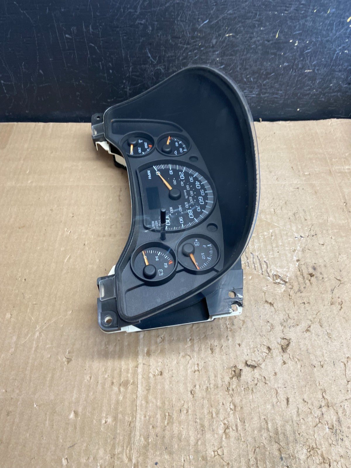 2004 to 2007 Chevrolet Express Speedometer Cluster Gauge AE2030 DG2