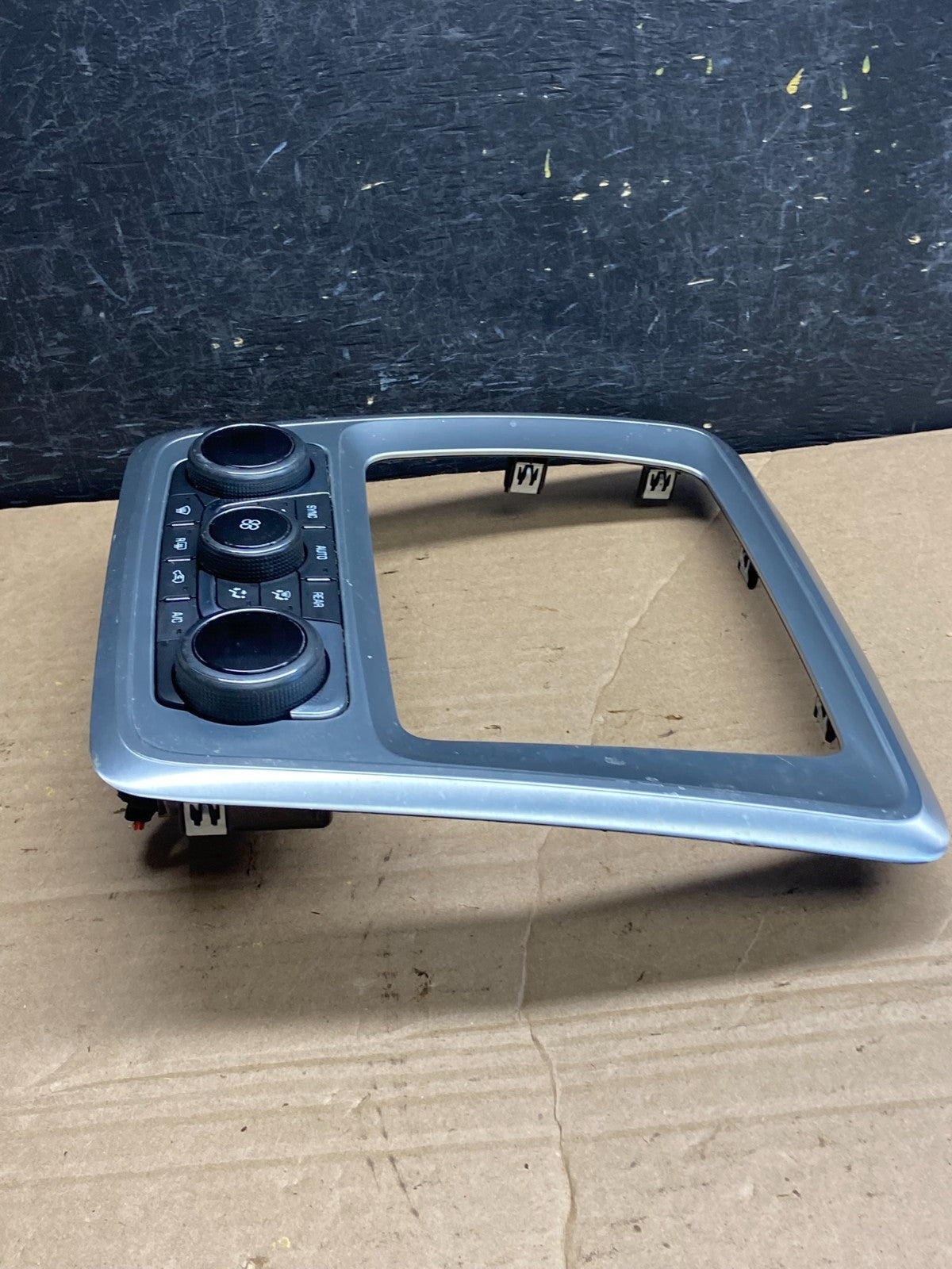 2013 - 2016 GMC Acadia A/C Heater Climate Control Radio Panel Bezel OE AF1900 DG2