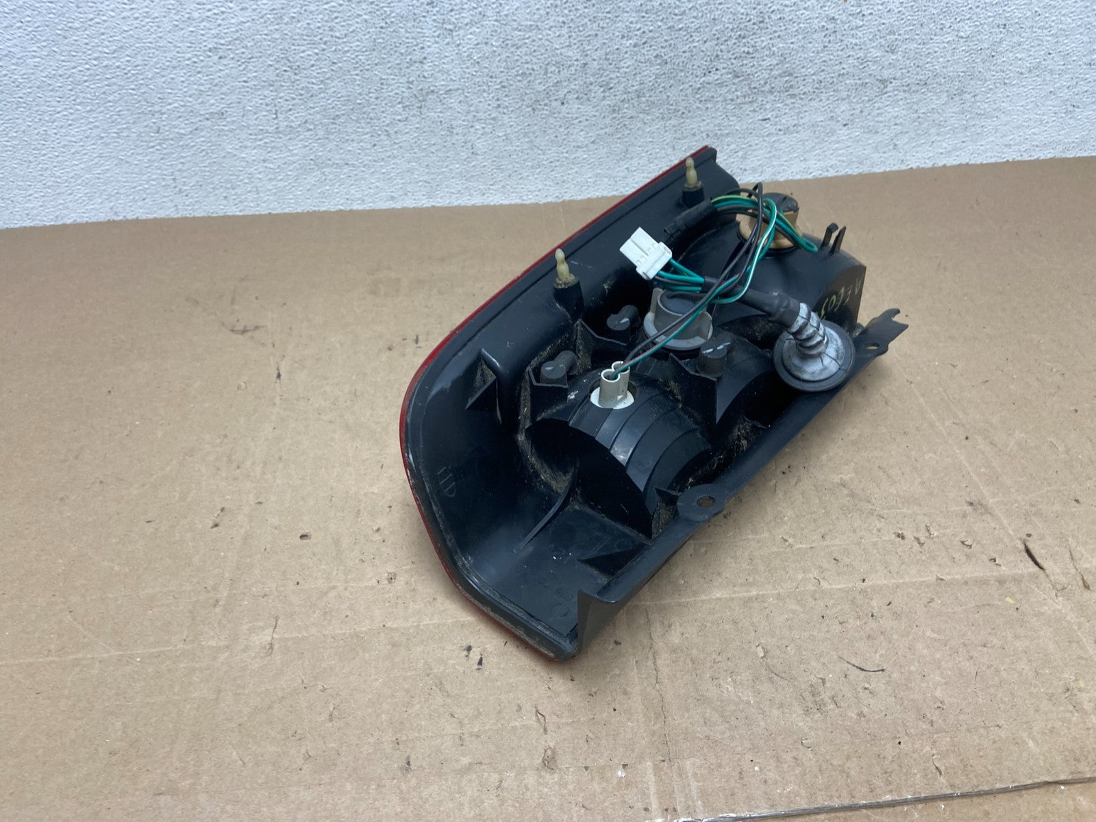 2002 2003 2004 Nissan Xterra Left Driver Side Tail Light AE6036 DW6