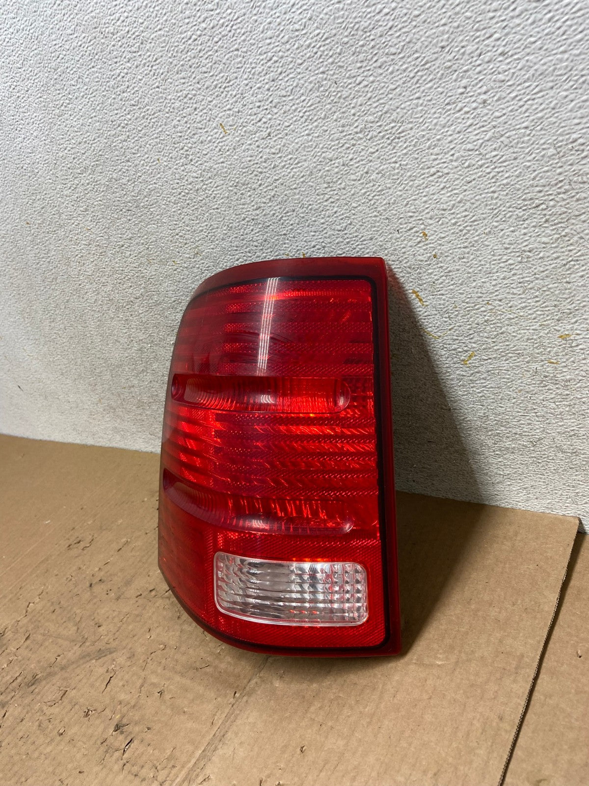 2002 to 2005 Ford Explorer Left Driver Lh Side Tail light AI5486 LK1