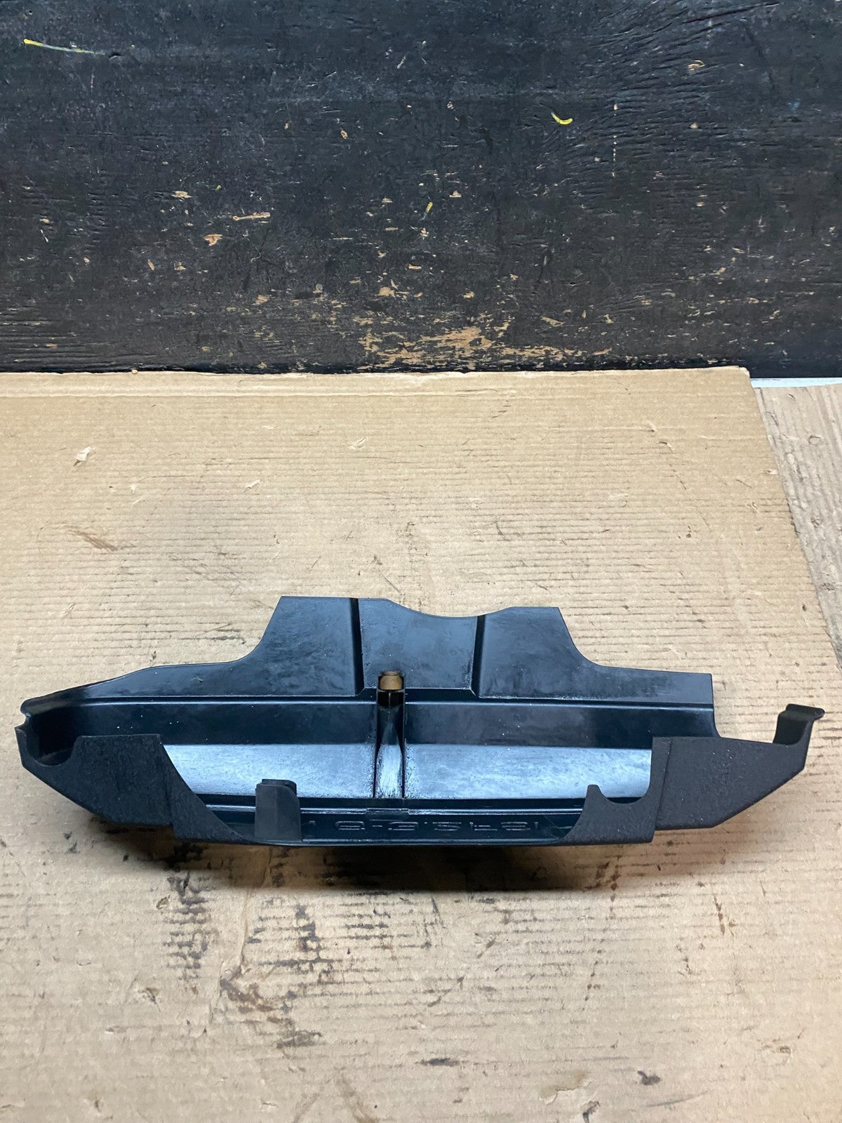 2008 to 2008 Audi  A6 3.2L Engine Motor Cover OEM V9379 DG4