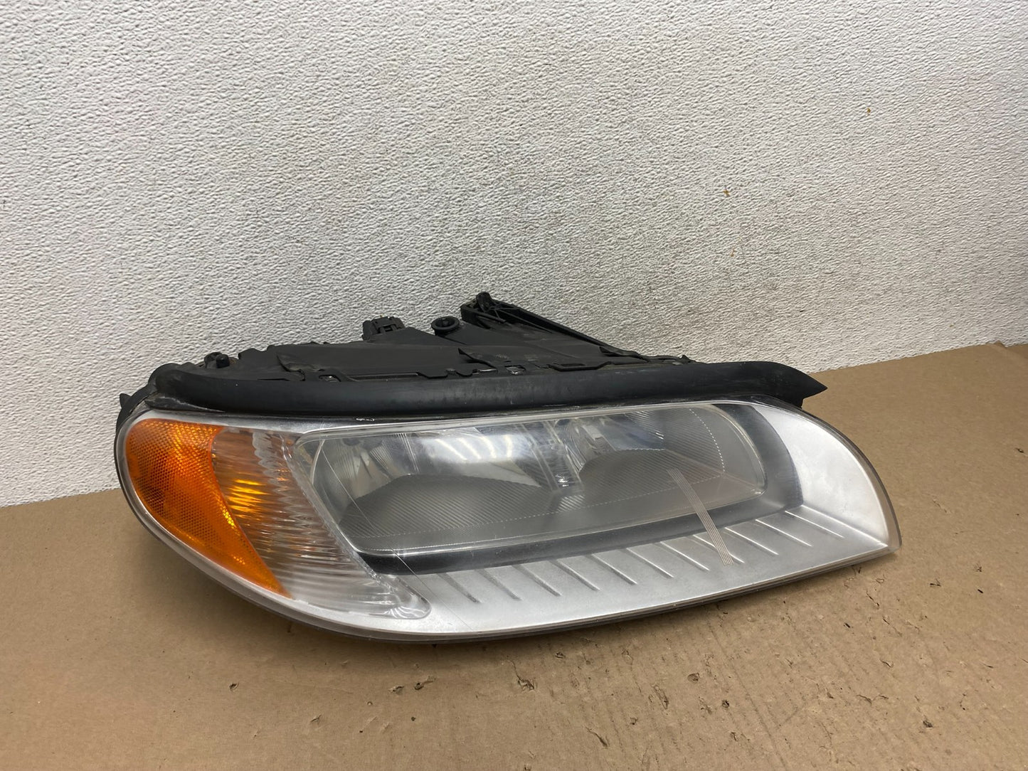 2008 to 2013 Volvo XC70 V70 S80 Right Passenger Side Halogen Headlight AG6785 DW0