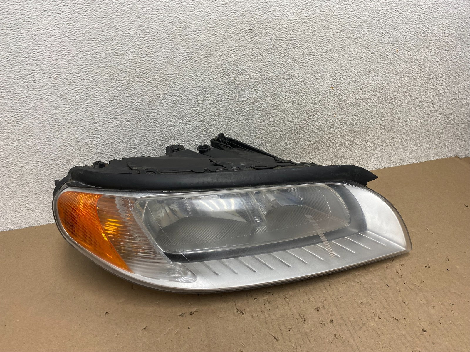 2008 to 2013 Volvo XC70 V70 S80 Right Passenger Side Halogen Headlight AG6785 DW0