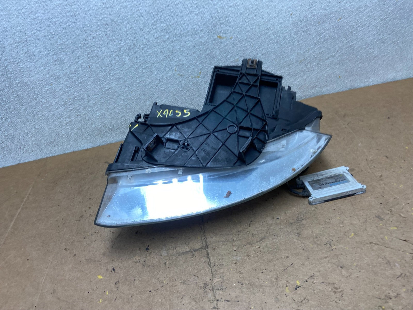 2002 - 2005 Audi A4 Sedan Right Passenger Halogen Headlight OEM X9055 DW11
