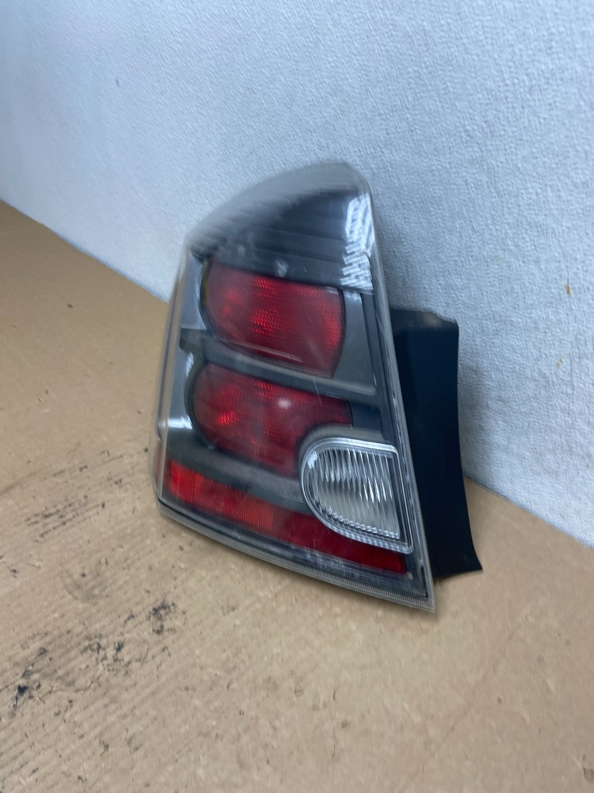 2010 2011 2012 Nissan Sentra Left Driver Side Tail Light AG2142 LK1