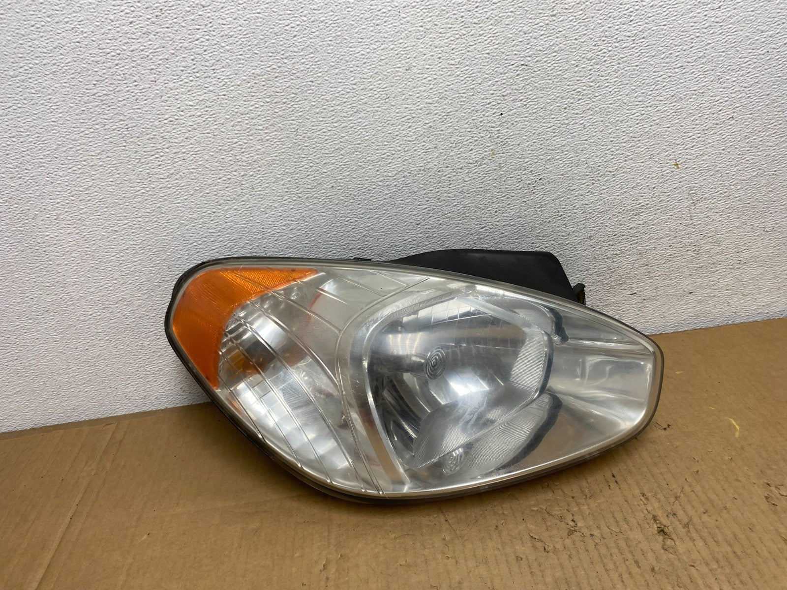 2006 to 2011 Hyundai Accent Sedan Right Passenger Halogen Headlight AD0984 DW0
