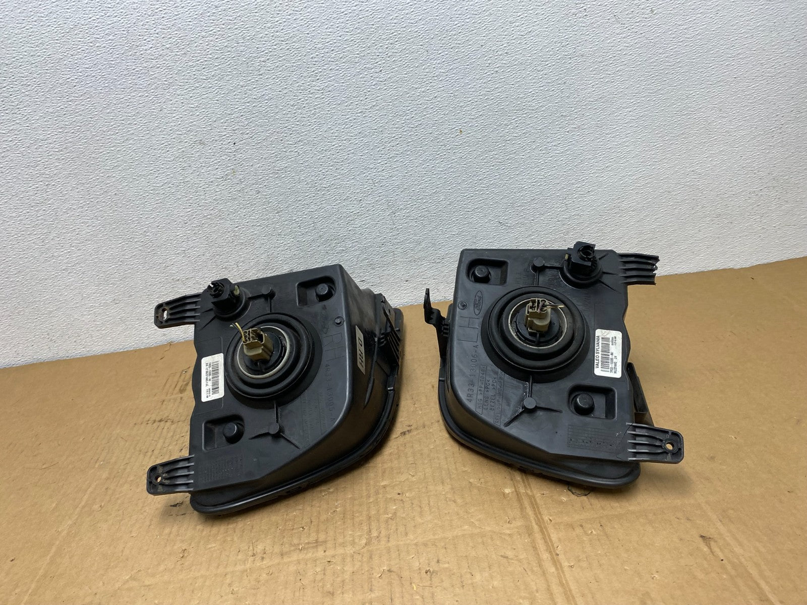 2005 to 2009 Ford Mustang Left+Right Set Side Black Halogen Headlights AC7627 DW12