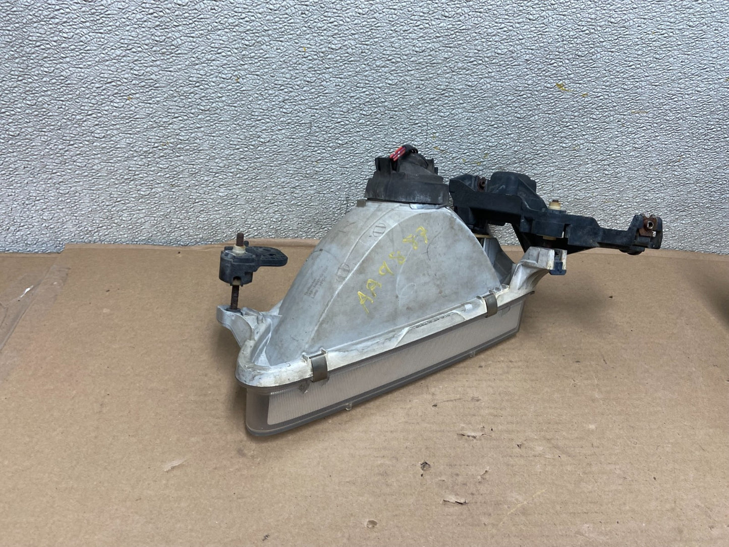 1998 to 2000 Toyota Corolla Front Right Passenger RH Headlight AA9887 DW5