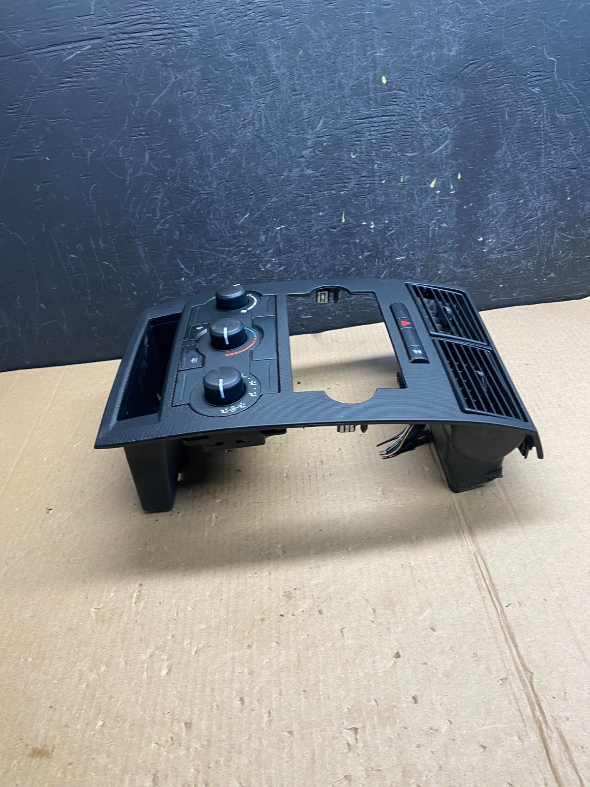 2005 - 2007 Dodge Charger Dash Climate Temperature Control Radio Bezel AE4459 DG2