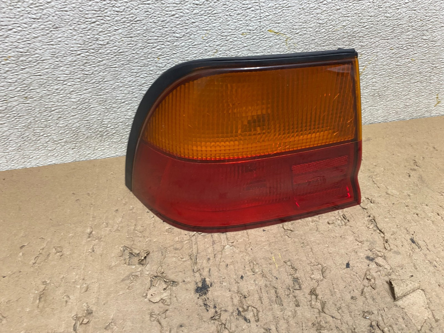 1995 1996 Nissan Maxima Left Driver LH Side Tail light Oem S0114 DW0