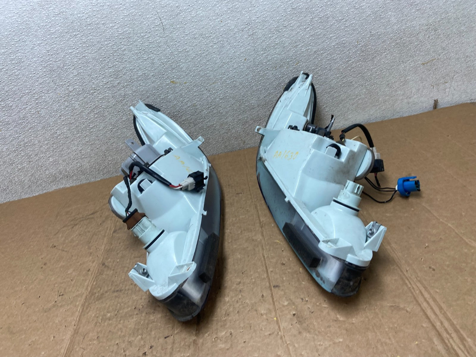 1998 to 2003 Ford Escort Left+Right Set Halogen Headlight Aftermarket AA1630 DG8