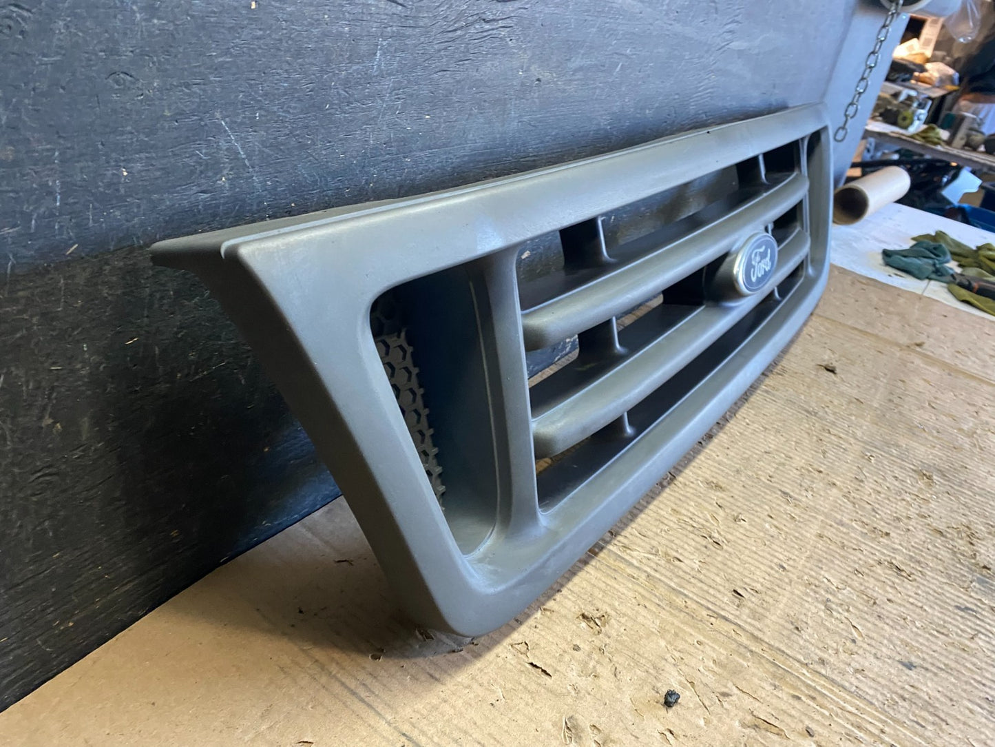 2003 to 2007 Ford Econoline E150 E250 E350 Front Grille Grille OEM s9581 DG2