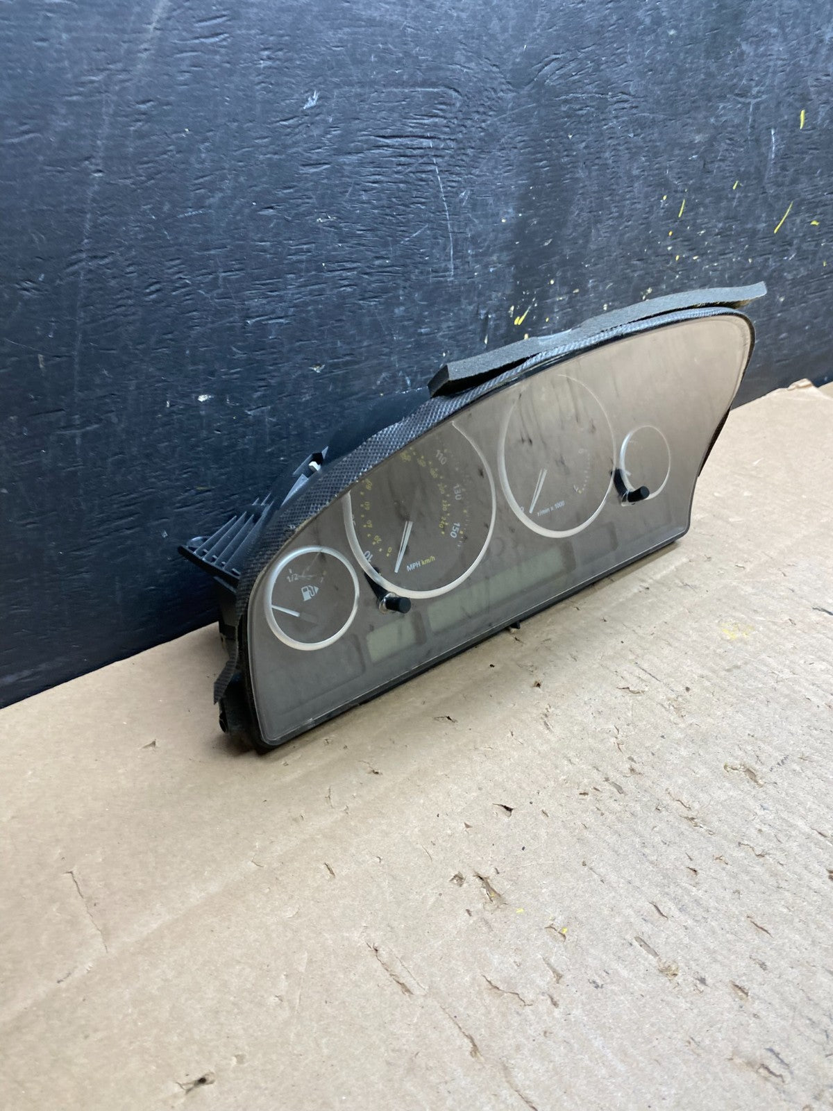 2006 to 2009 Land Range Rover Speedometer Cluster Gauge t5817 DG2