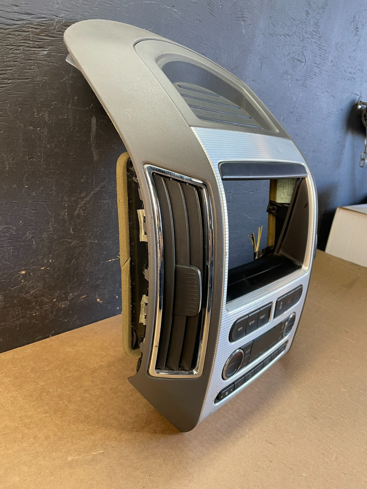 2007 - 2010 Ford Edge Heater Climate Control Radio Control Dash Bezel ac9977 DG1