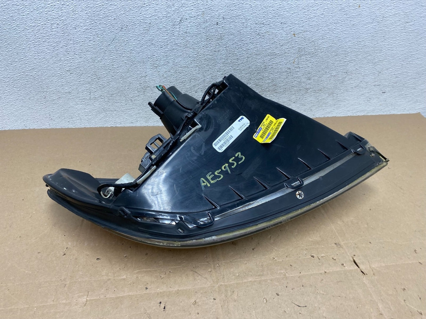 2000 to 2007 Ford Taurus Left Driver LH Side Halogen Headlight TYC AE5953 DW6