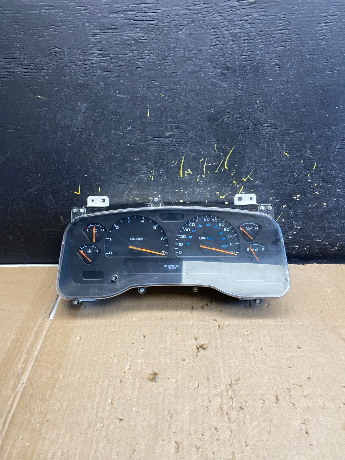 2001 2002 2003 Dodge Durango Speedometer Instrument Cluster Gauge AB2109 DG0