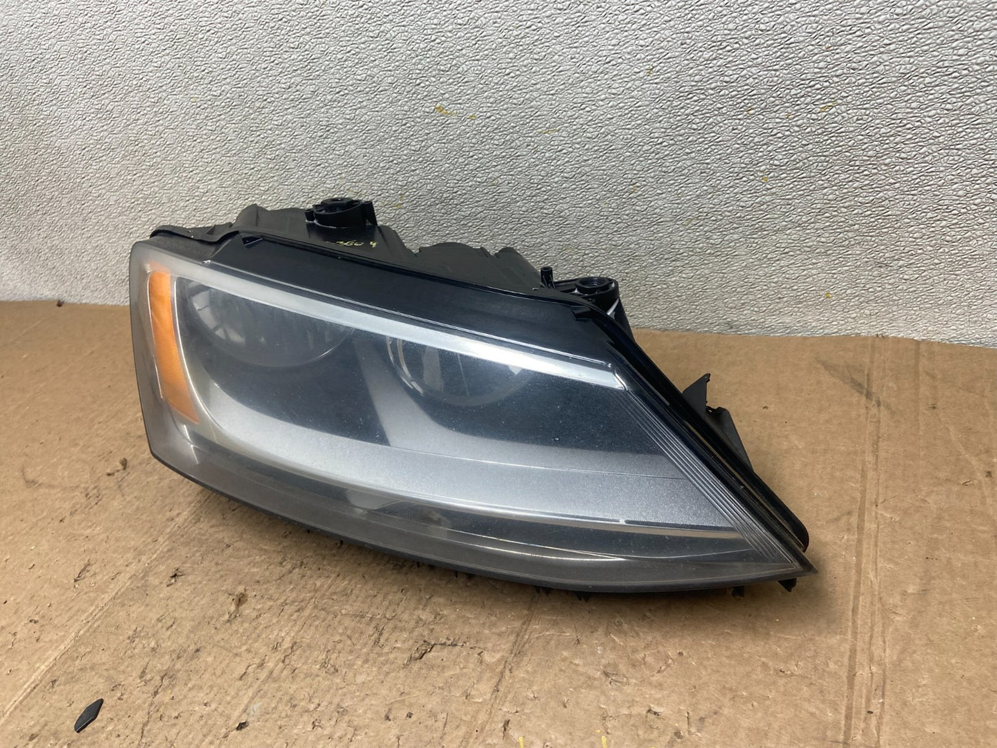 2011 to 2014 Volkswagen Jetta Right Passenger RH Headlight Halogen AA36092